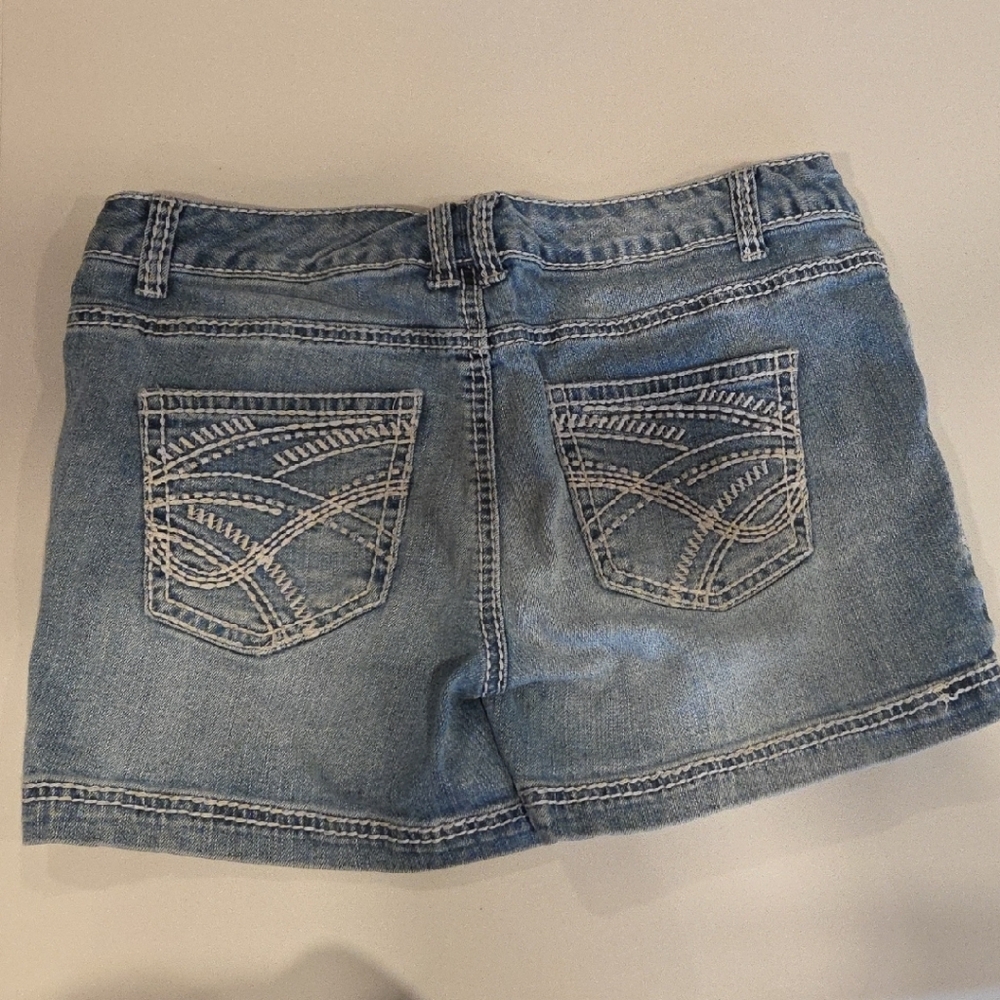 Maurices Light Blue Jean Shorts Size 5/6 - Picture 3 of 3